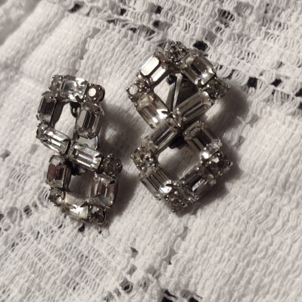 Vintage ASTRA Figure 8 Baguette Rhinestone Clip Earrings